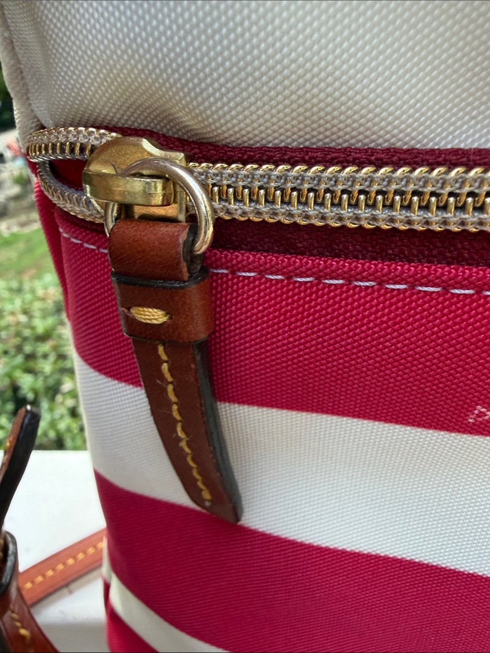 25$ LOW Dooney & Bourke Pink and White Striped Crossbody Bag GUC - Picture 10 of 16
